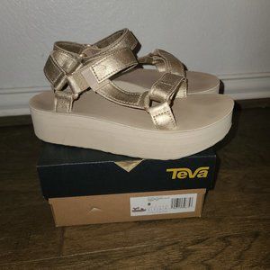 Teva Flatform Metallic Champagne Leather Sandals Size 8